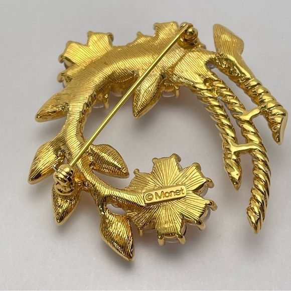 Monet Moon-glow Floral Brooch & Pierced Earrings Set - Picture 4 of 9